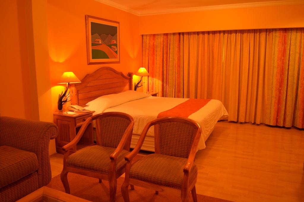 Hotel Las Margaritas 亚松森 外观 照片