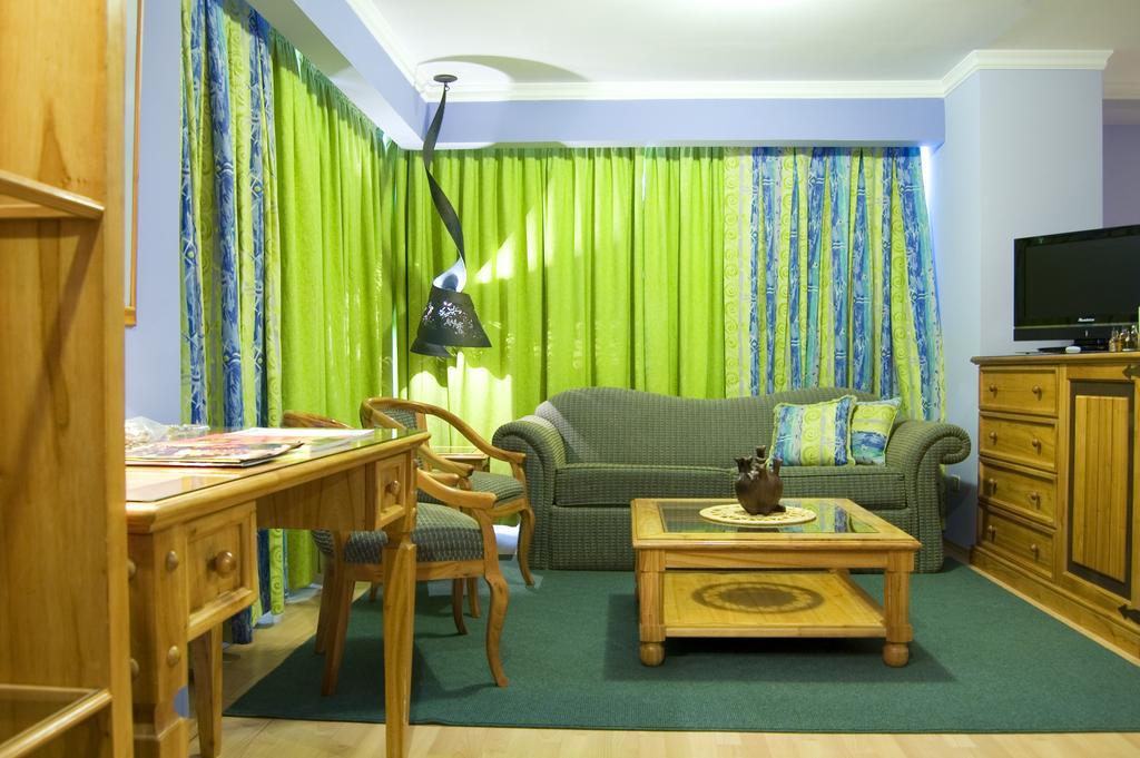 Hotel Las Margaritas 亚松森 外观 照片