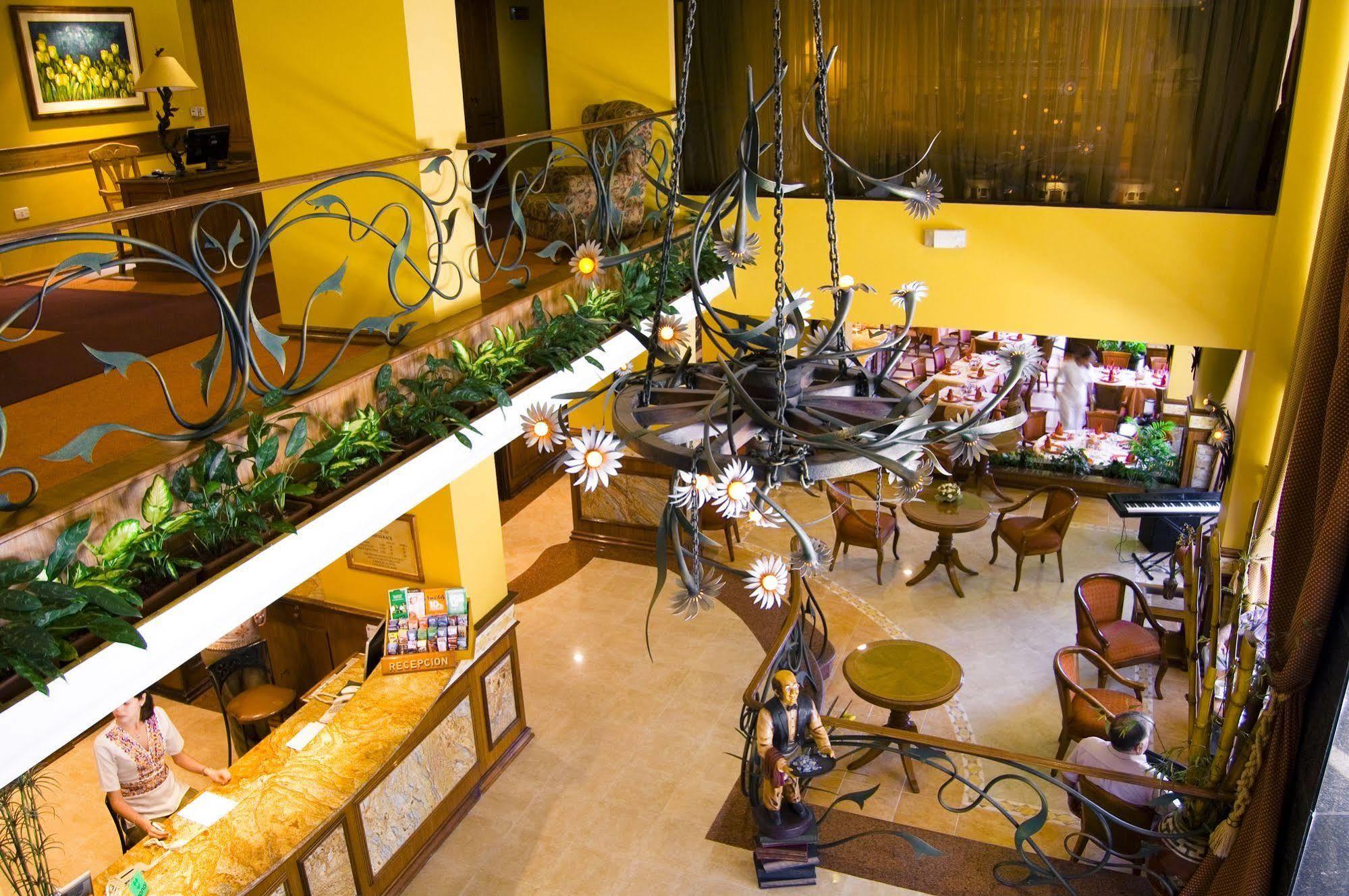 Hotel Las Margaritas 亚松森 外观 照片