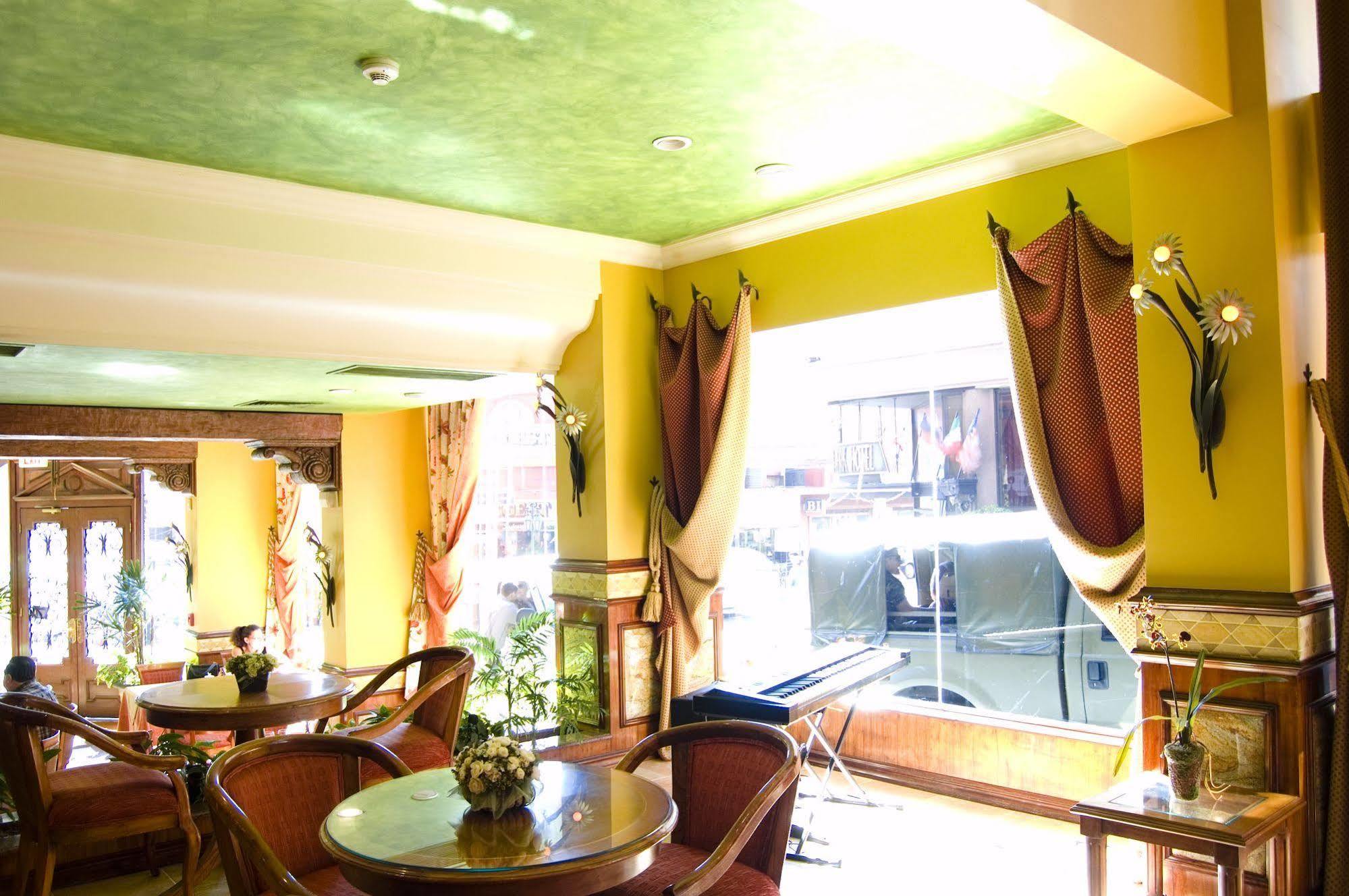 Hotel Las Margaritas 亚松森 外观 照片