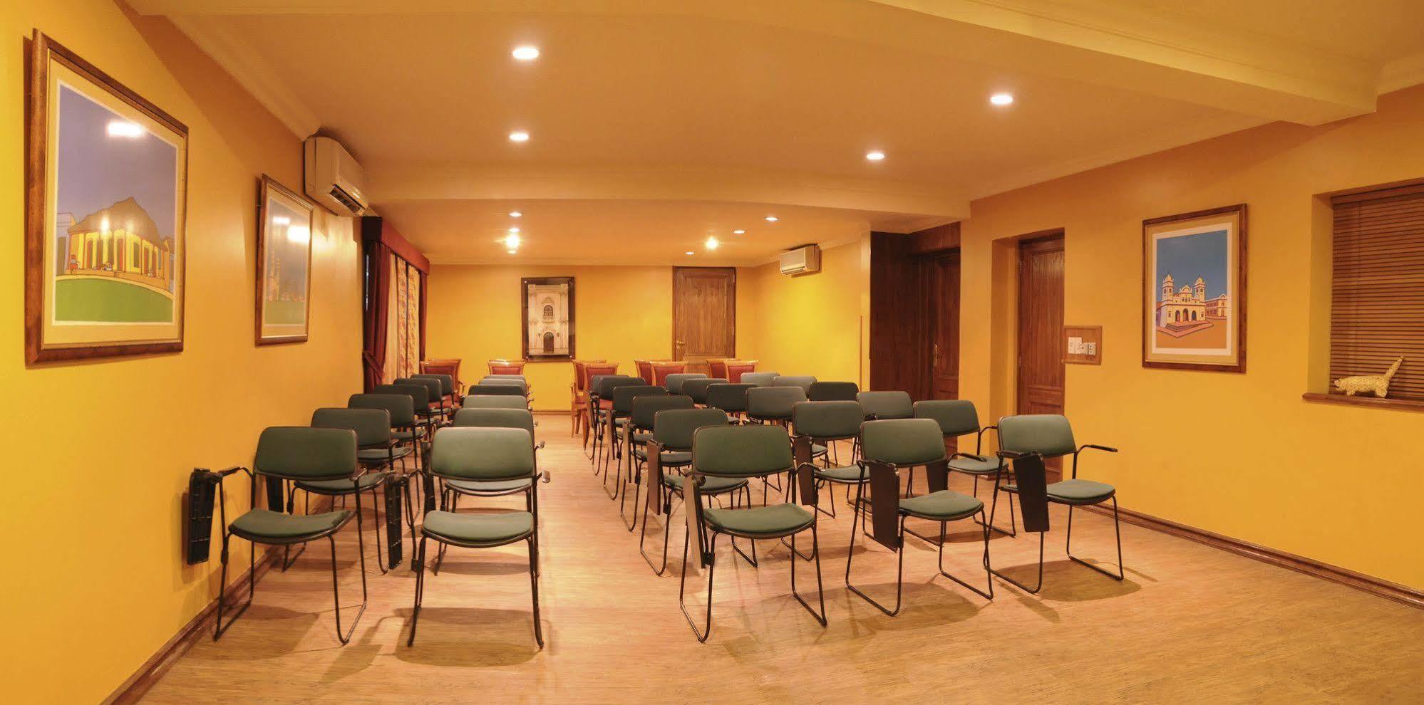 Hotel Las Margaritas 亚松森 外观 照片