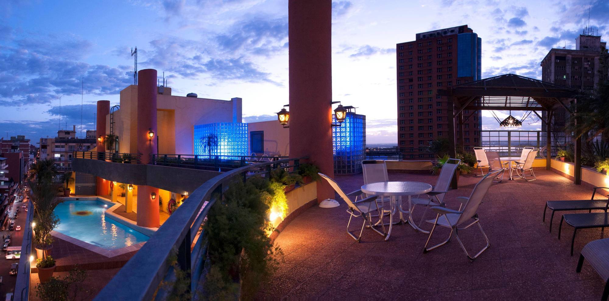 Hotel Las Margaritas 亚松森 外观 照片
