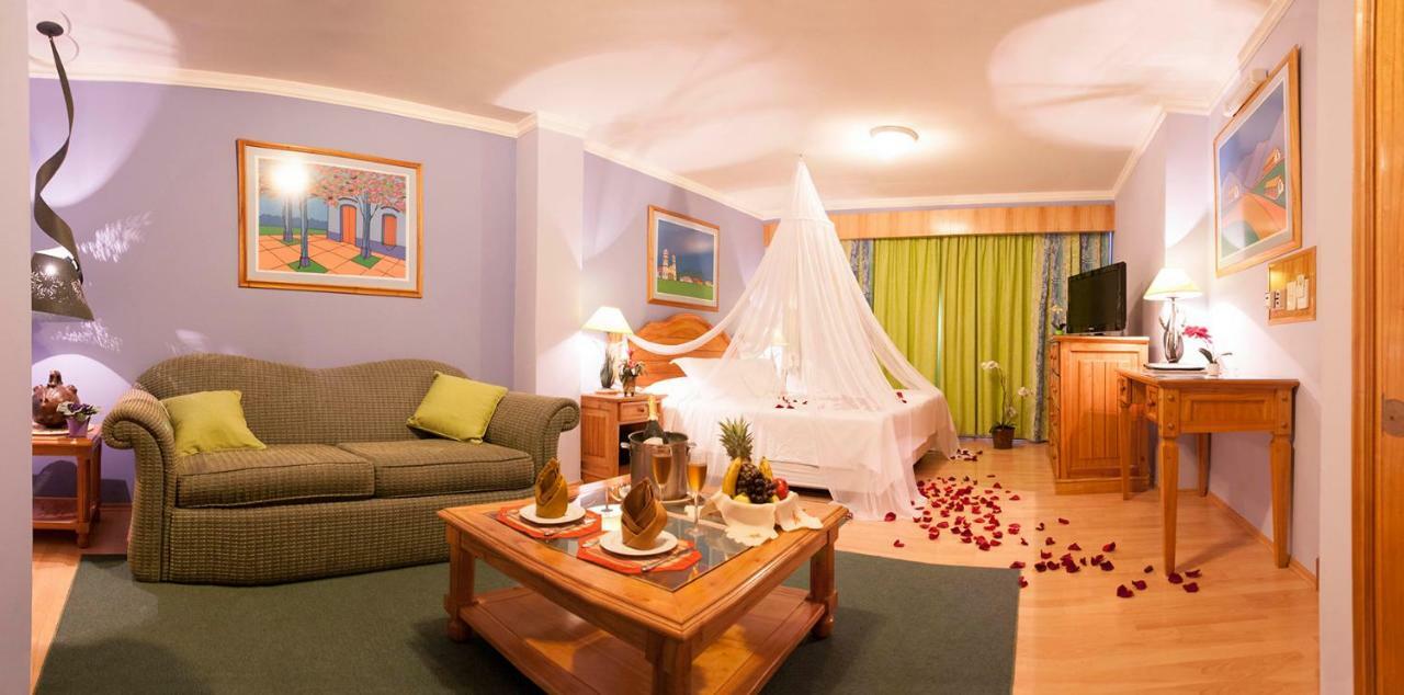 Hotel Las Margaritas 亚松森 外观 照片